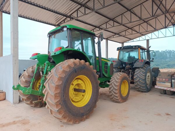 Trator John Deere | 6180J Cabinado | 2016