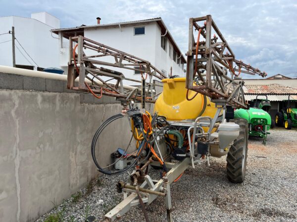 Pulverizador de Arrasto Ko | 2.000 Litros | 2012