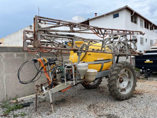 Pulverizador de Arrasto Ko | 2.000 Litros | 2012