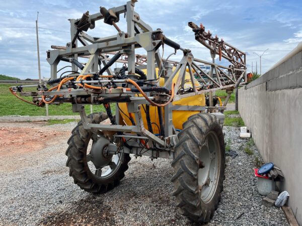 Pulverizador de Arrasto Ko | 2.000 Litros | 2012