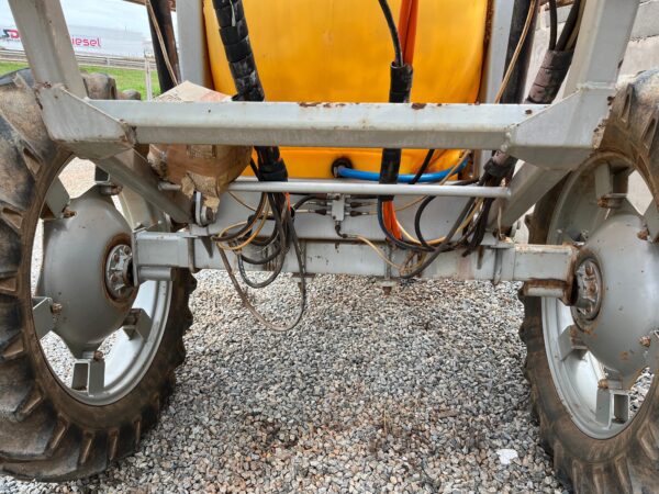 Pulverizador de Arrasto Ko | 2.000 Litros | 2012